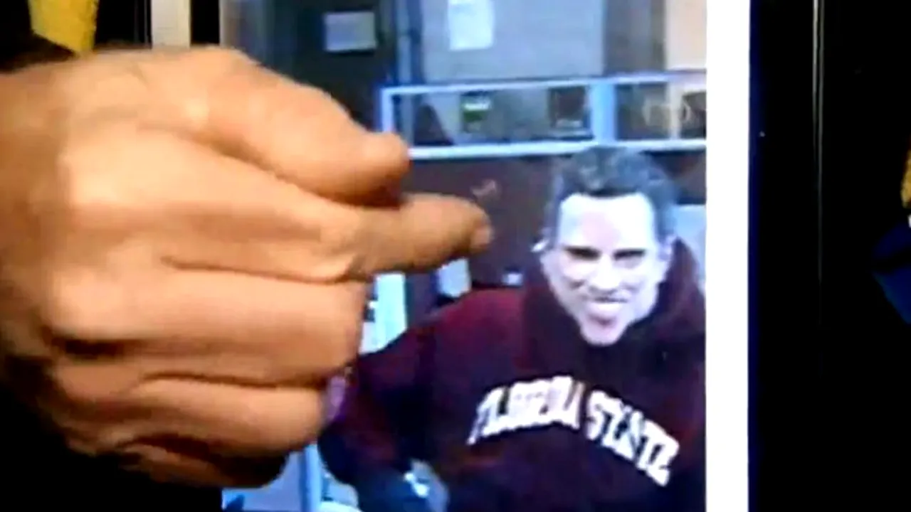 VIDEO. Un bărbat cu masca lui Mitt Romney a jefuit o bancă