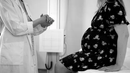 Cazul halucinant al gravidei de doar 38 de ani, infectată cu COVID, care a decedat în timp ce era transferată între spitale: „O simplă intubare făcută la timp ar fi ajutat la salvarea a două vieți omenești”