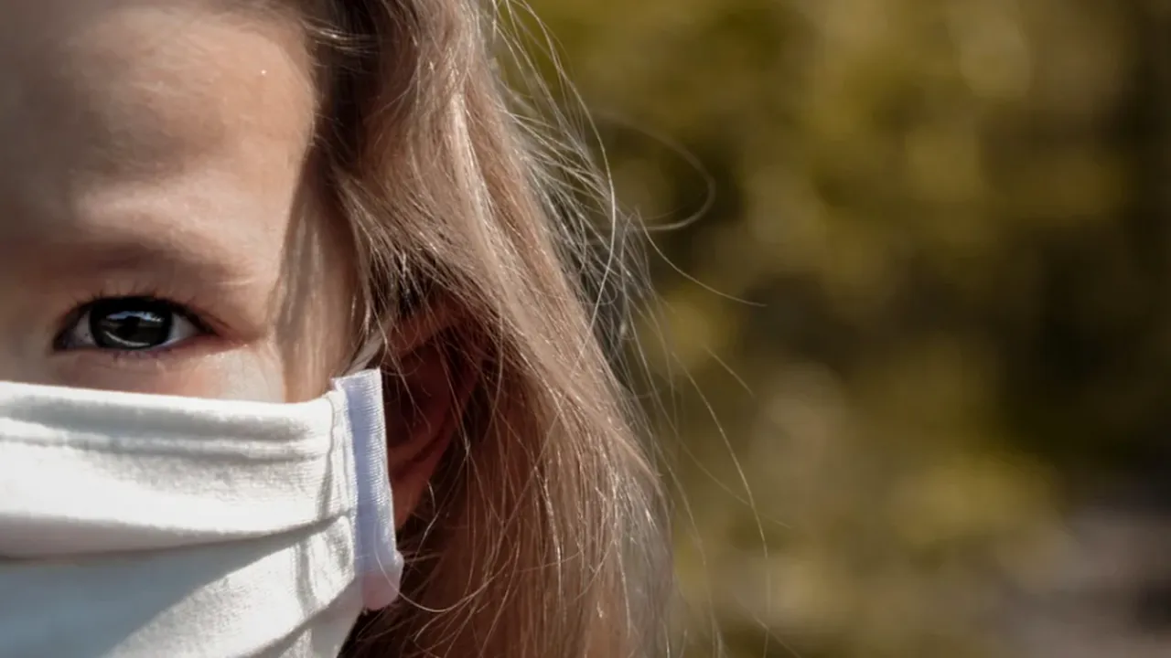 Cazul revoltător al fetiței de trei ani care a înghițit o monedă: Copila a fost refuzată de două spitale pe motiv că mama ei are COVID-19