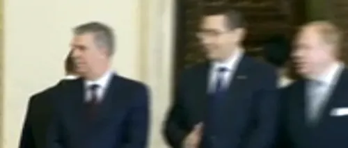 Gestul făcut de către Ponta când Băsescu a ieșit din sală, după învestirea noilor miniștri