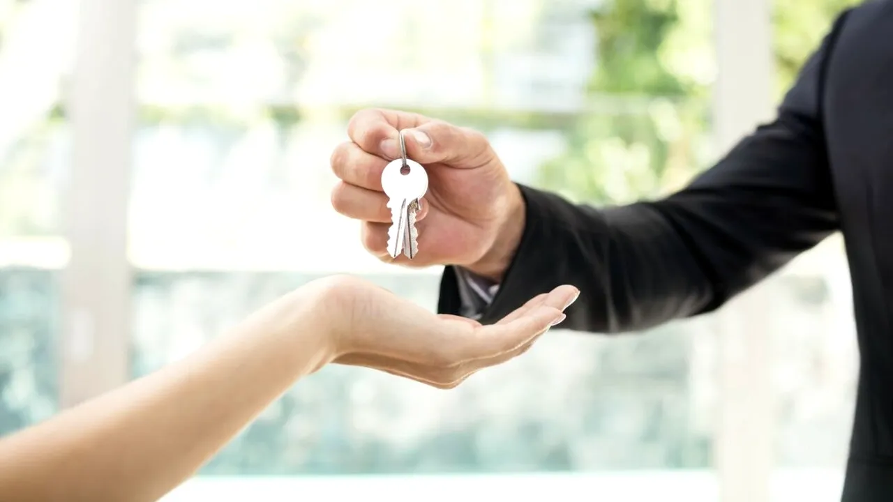 Avertisment ANAF: Amenzi USTURĂTOARE pentru românii care închiriază locuințe pe platforme online