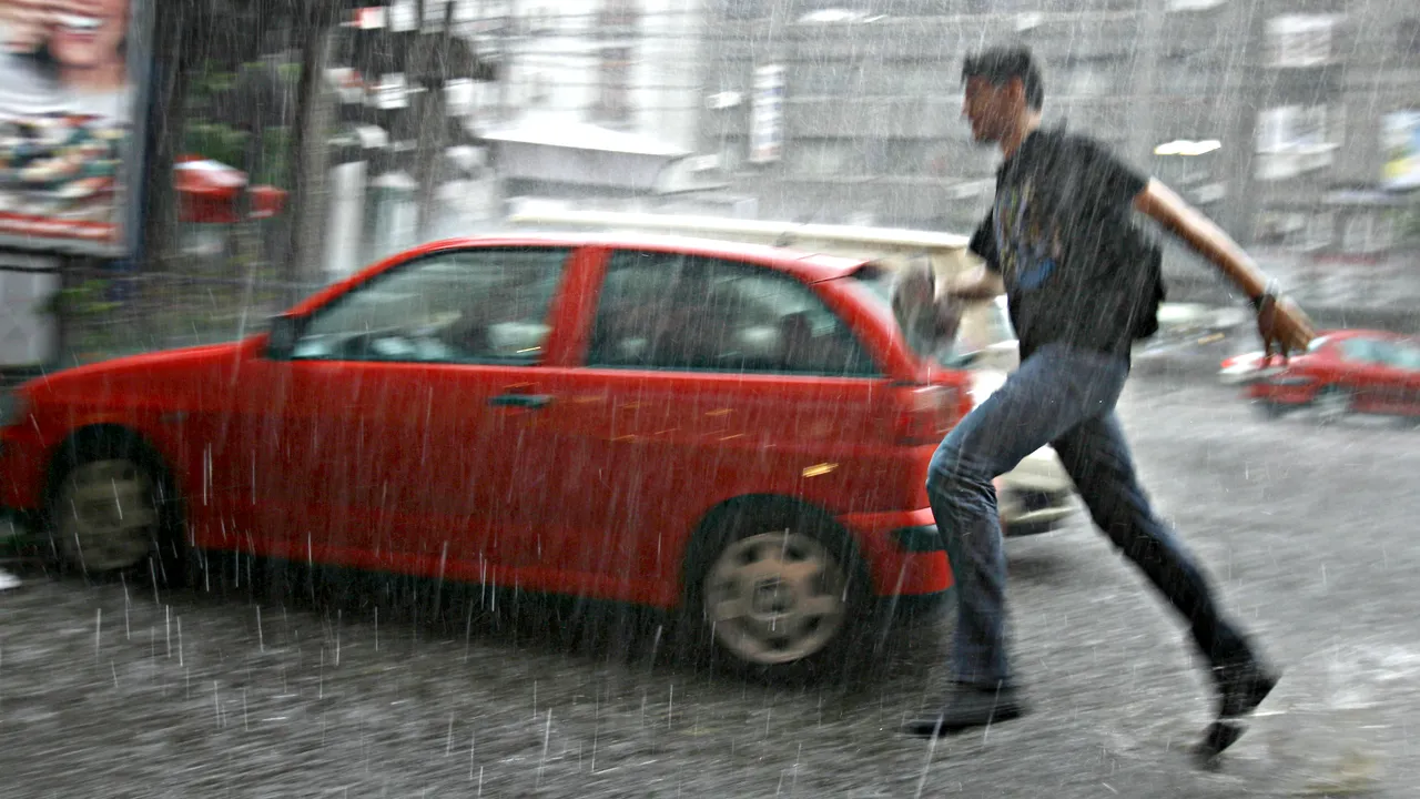 VREMEA. Alertă de ploi și vijelii. Avertizare de instabilitate atmosferică emisă de ANM