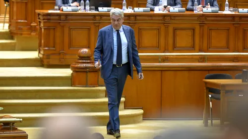 Mihai Tudose: Cîțu este astăzi la Bruxelles. Explică, eventual, cât de greu îi este lui ca premier să îndrepte porcăriile făcute tot de el și de ai lui