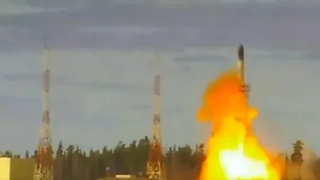 Rusia invadează Ucraina, ziua 57: Forțele ruse au adăugat 17 grupuri tactice de batalion în Ucraina în ultimele zile/ Putin concentrează efective militare în Donbas/ Lansarea rachetei balistice intercontinentale ruse Sarmat nu a fost o „surpriză” pentru SUA