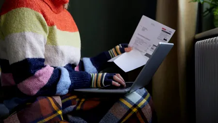 Britanicii fac față tot mai greu iernii. Din ce în ce mai mulți sunt nevoiți să apeleze la așa-numitele „bănci de căldură” din cauza prețurilor uriașe la energie