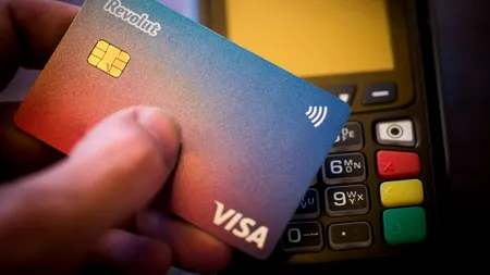 Anunț important pentru toți românii care au conturi bancare la REVOLUT. Salariile pot intra direct în aceste conturi. Ce trebuie să facă clienții