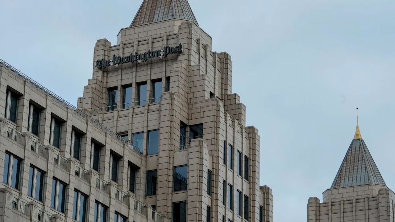 The Washington Post la începutul lui 2025: DEMISII în grup, probleme financiare, disponibilizări, nemulțumire față de direcția impusă de Jeff Bezos