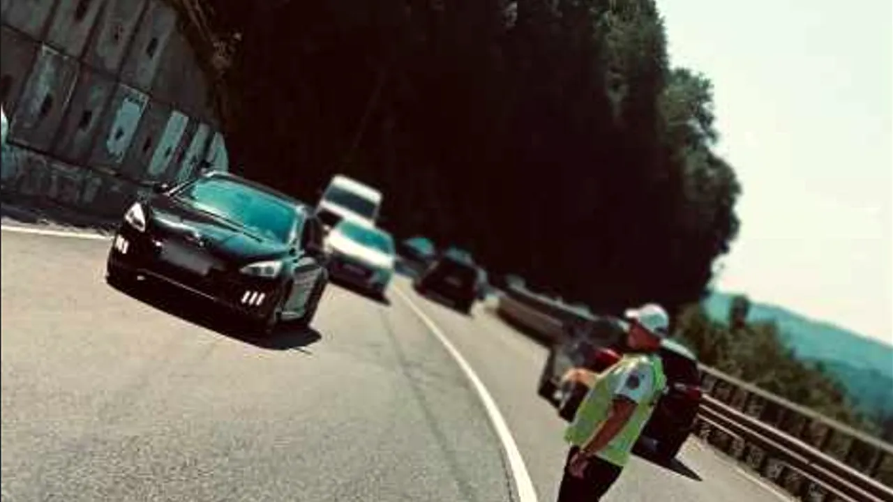 Trafic aglomerat pe Valea Prahovei. Șoferii pot opta pentru rute alternative