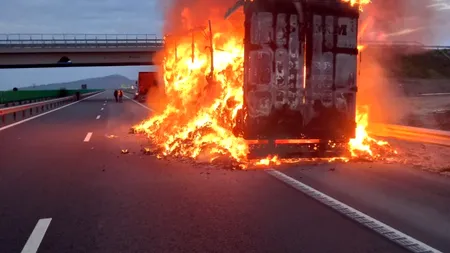 Incendiu pe autostrada A10 Sebeş-Turda. 10 tone de textile, aflate într-un TIR, s-au făcut scrum - GALERIE FOTO-VIDEO