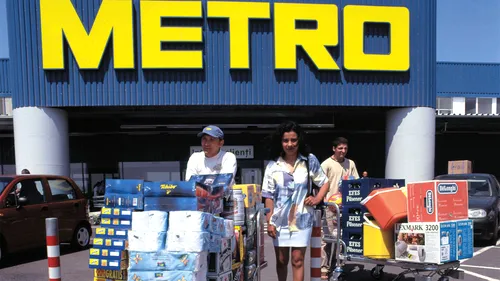 Metro închide primul magazin din România
