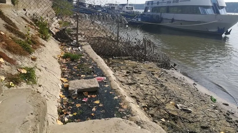 Miros îngrozitor pe Faleza Dunării din Galați. Autoritățile ACUZĂ restaurantele că deversează deșeurile în Dunăre