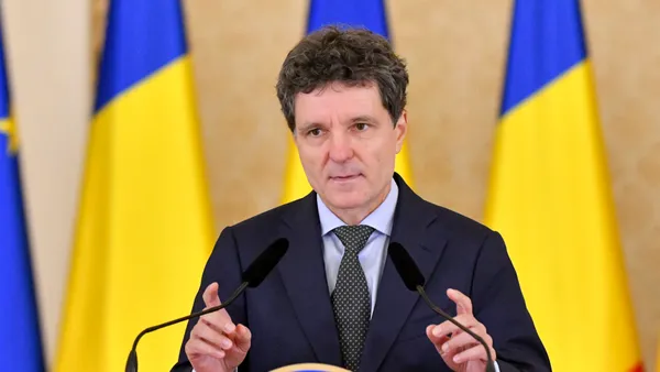 Papahagi îi ia apărarea lui Nicușor Dan: „E de vină pentru toate”
