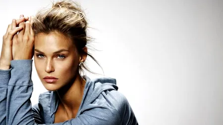 Dani Alves are o relație cu modelul Bar Refaeli