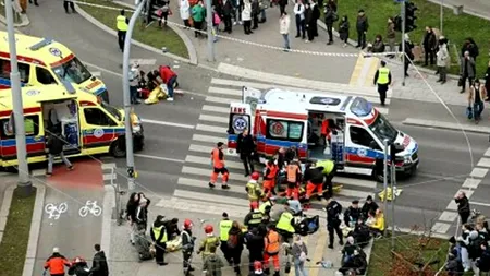 Scene ȘOCANTE în Polonia. O mașină a intrat în plin în oamenii care traversau o stradă, zeci de persoane au fost rănite