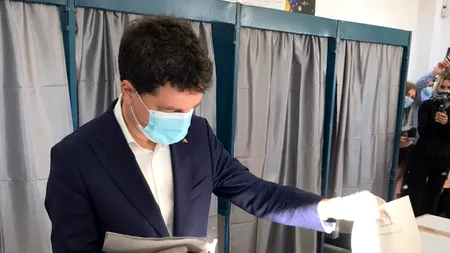 Alegeri locale | Nicusor Dan a votat: ”Am venit cu familia. Invit bucureștenii să iasă la vot, încă de dimineață, pentru că sunt condiții speciale”