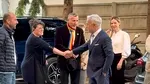 Călin Georgescu a fost întâmpinat de câtiva susținători înainte de emisiunea „Marius Tucă Show”