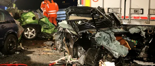 Tragedie pe o autostradă din Germania: Șase morți și 13 răniți în urma unui grav accident. Galerie FOTO