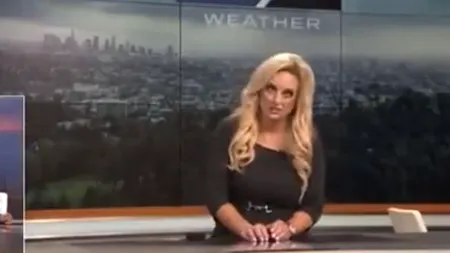 VIDEO | O prezentatoare meteo leșină în direct, sub ochii îngroziți ai colegilor de platou