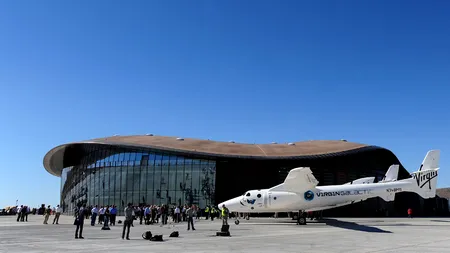 Google vrea să cumpere o parte din compania de turism spațial Virgin Galactic