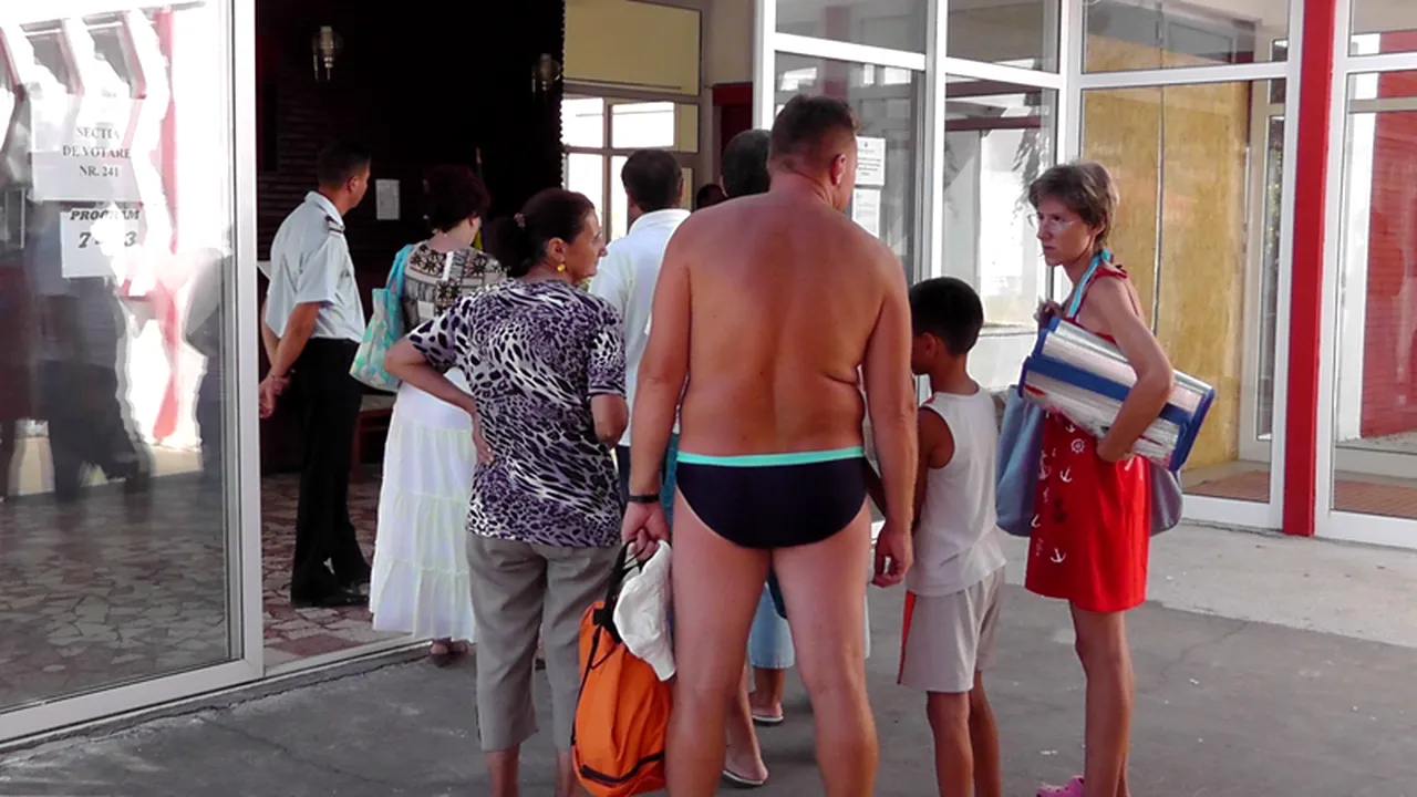 REFERENDUM 2012 pentru demiterea lui Băsescu. Votul în slip - FOTOREPORTAJ GÂNDUL de pe litoral