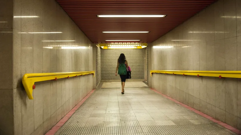 Metroul este un tărâm necunoscut, dar amuzant: 20 de lucruri haioase și ciudate pe care le poți vedea - FOTO