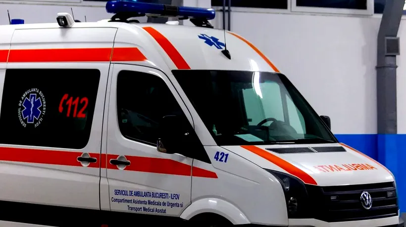 Un bărbat din Sălaj a lovit cu pumnii și picioarele într-o ambulanță oprită la semafor. Cine este individul
