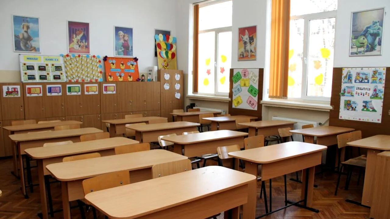 Panică într-un liceu din Gorj. O bucată din TAVAN s-a prăbușit într-o clasă, chiar în timpul unei ore dintr-un motiv ireal