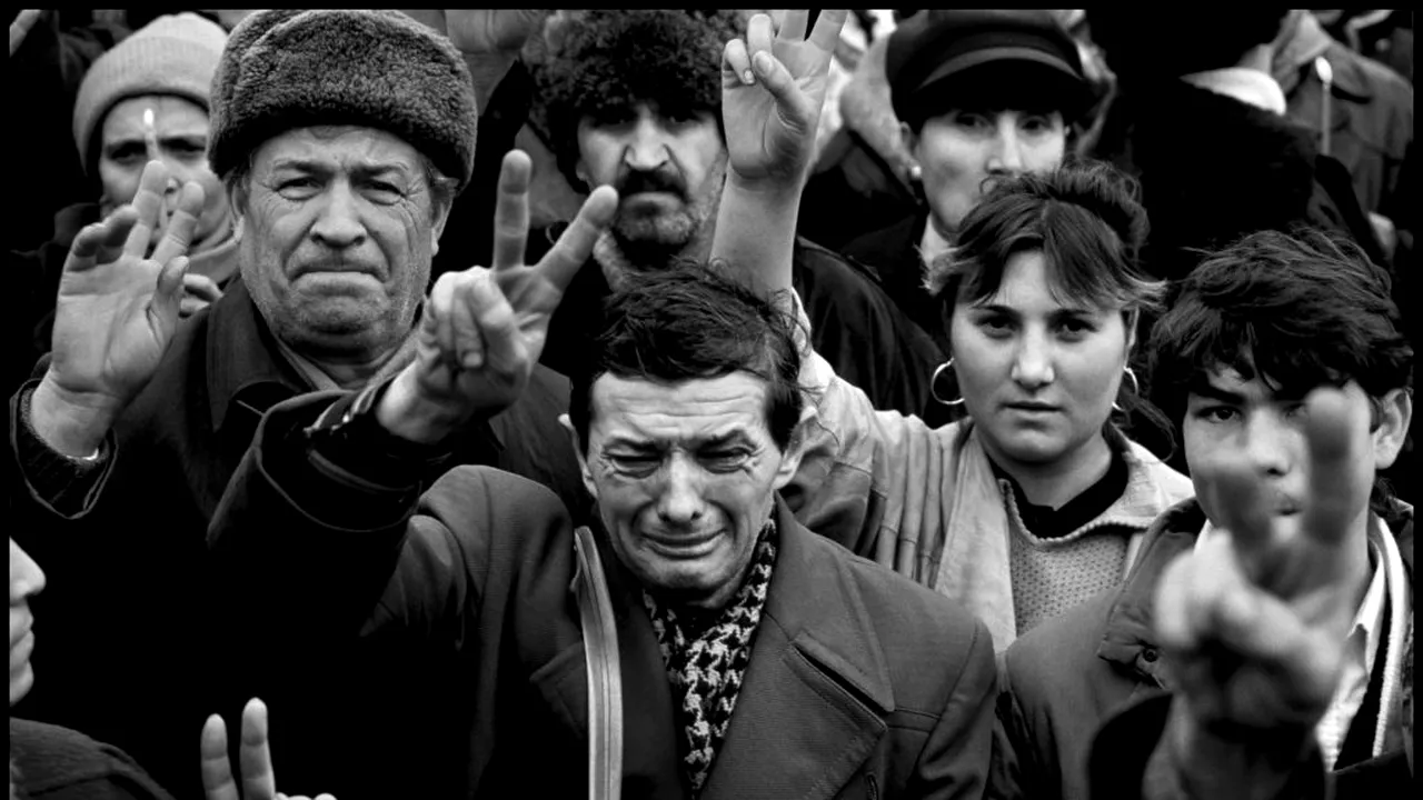 Impresionant! Cea mai emoționantă imagine surprinsă la Revoluție, explicată la 30 de ani distanță de americanul care a făcut-o. Ce i-a spus bărbatul din prim-plan