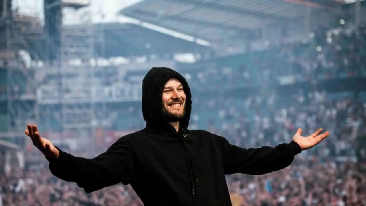 Cine este Max Korzh, rapperul din Belarus care a vândut toate biletele pentru concertul de pe Arena Națională