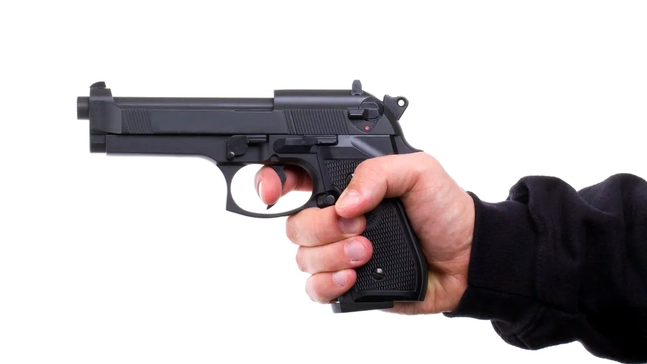 Un tânăr din Botoşani s-a ales cu DOSAR penal după ce a postat o fotografie pe Facebook