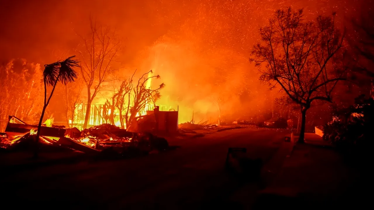 Viața bate FILMUL în Los Angeles! Casa lui Mel Gibson s-a făcut scrum în incendiile devastatoare /