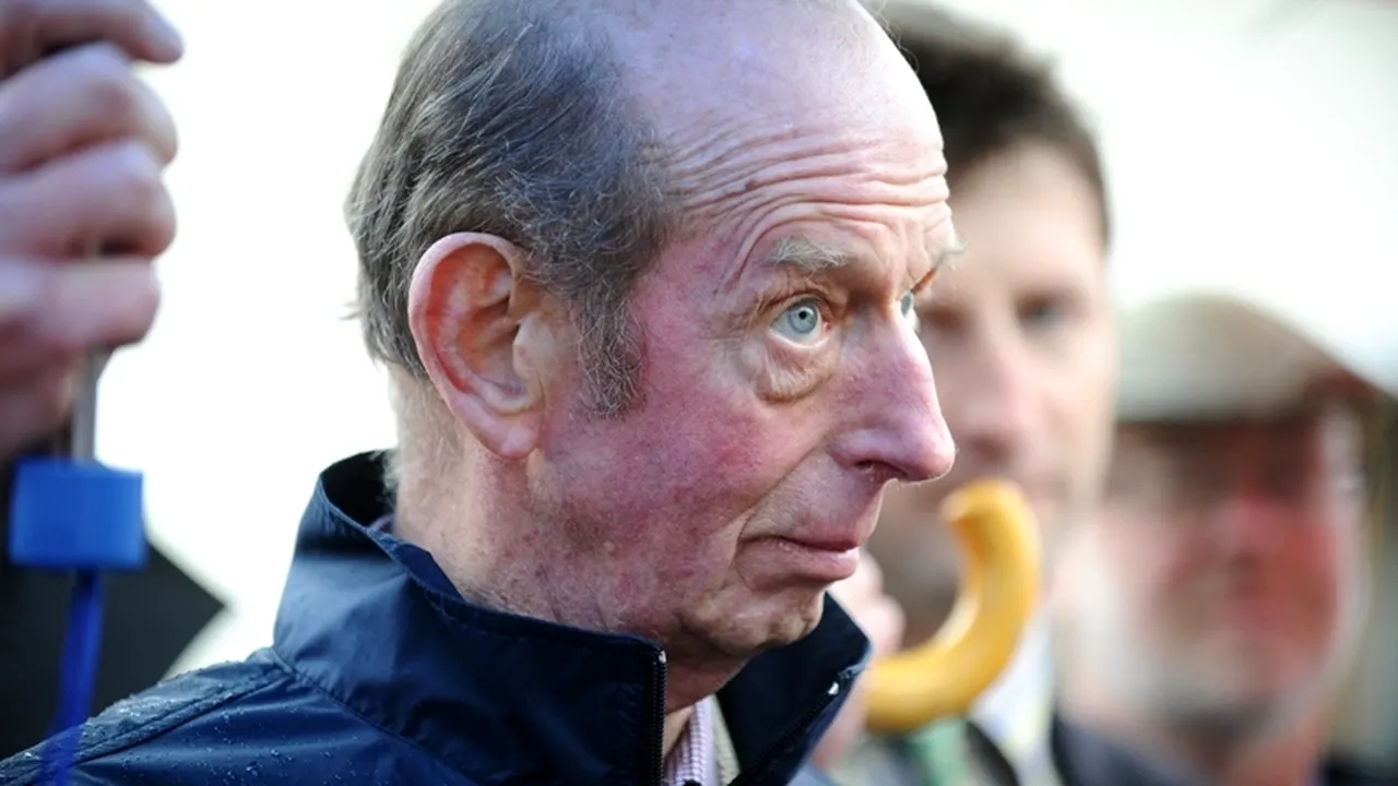 Prințul Edward, Duce de Kent, servit de români cu țuică și sarmale cu mămăliguță