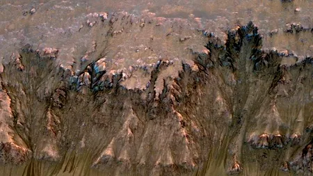 Noua DOVADĂ că ar putea exista APĂ LICHIDĂ pe MARTE