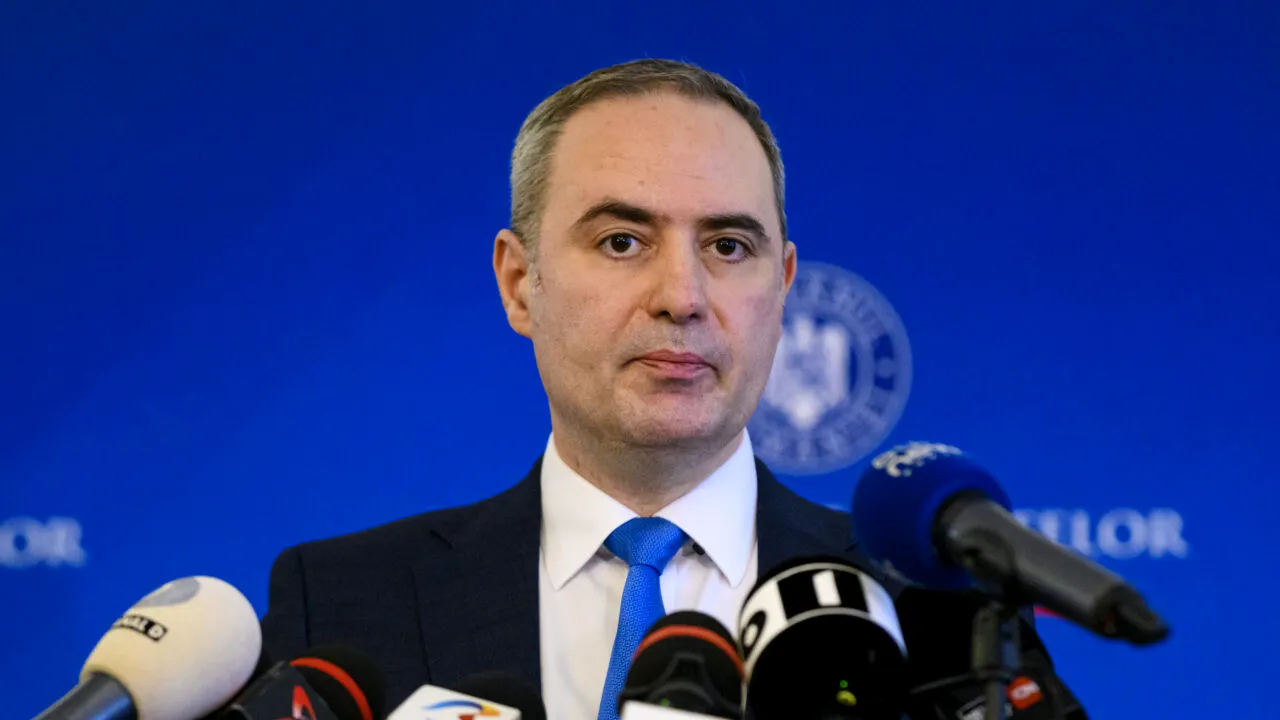 Alexandru Nazare, ministrul Finanțelor, a fost implicat într-un accident rutier în București. În ce stare se află