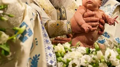Un preot din Botoșani a scăpat din mâini un bebeluș de o lună în timpul botezului. Micuțul este în stare gravă la spital