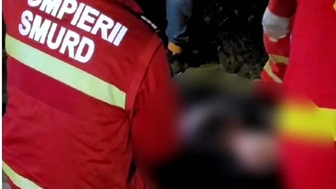 Beat criță, un bărbat A CĂZUT în fața unui tren. Salvatorii și-au făcut cruce, când au ajuns la fața locului!