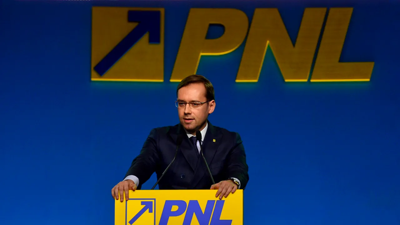 Chiuariu repetă la Congresul PNL gestul ambasadorului Harris de la Gala MEDIAFAX 2013