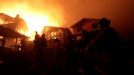 NOAPTEA ÎN CARE AU ARS PODOABELE DE CRĂCIUN. Reportaj din tabăra unde părintele Tănase îngrijește sute de copii necăjiți. VIDEO