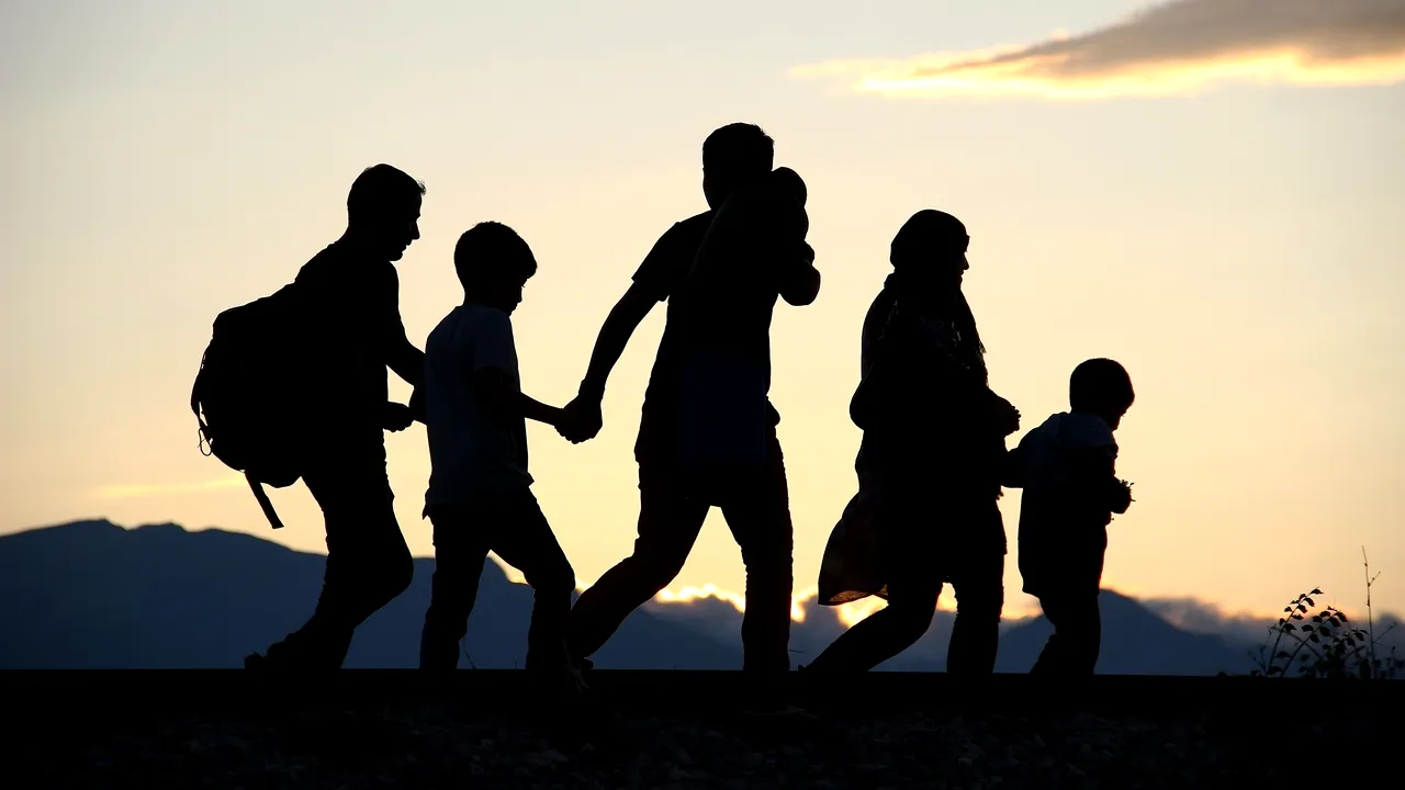 Poliția elenă evacuează imigranții de la frontiera cu Macedonia 