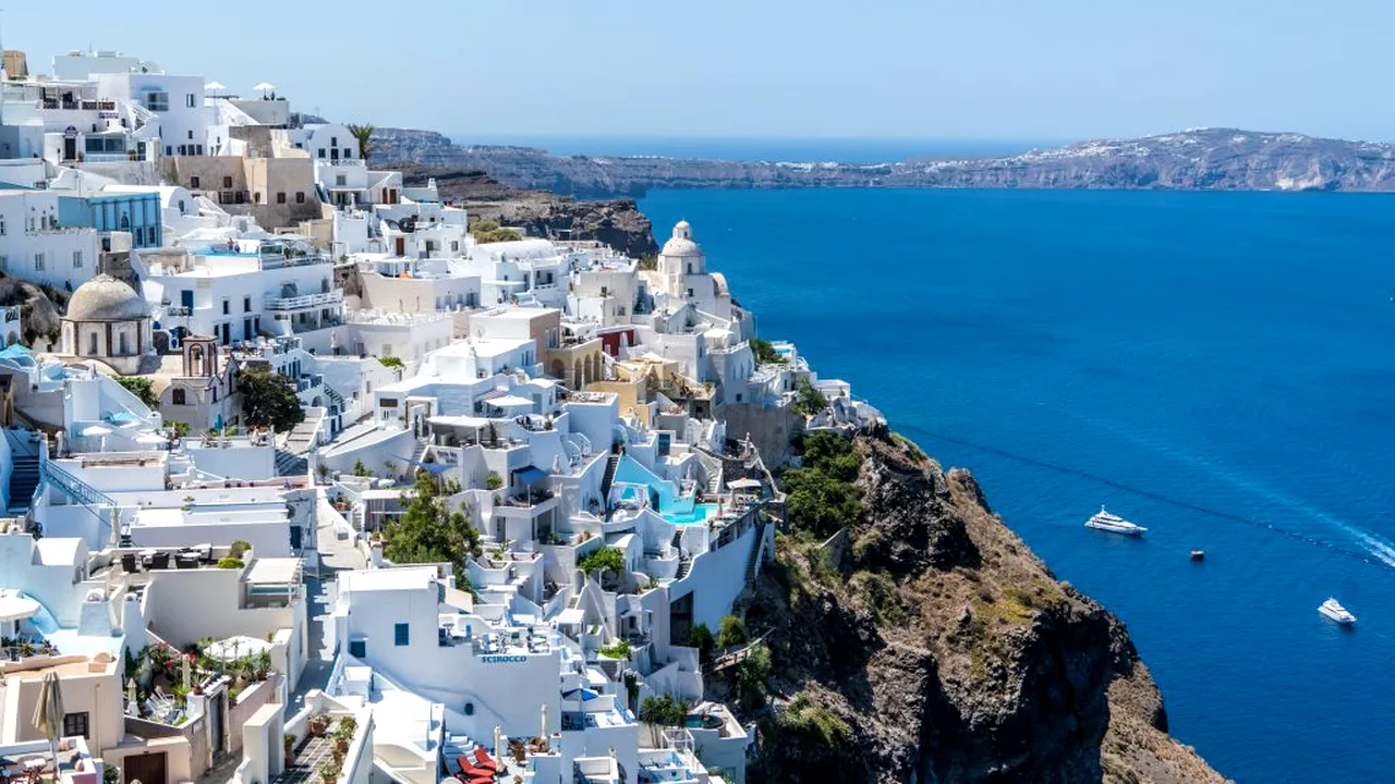VACANȚĂ. Românii care merg în Grecia sau Bulgaria stau la întoarcere 14 zile în izolare. Virgil Popescu: Măsura ar putea fi ridicată din 15 iunie