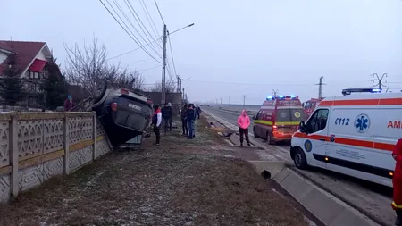 GÂNDUL LIVE. La Vaslui e posibil orice! Cum s-a infipt un vasluian cu mașina într-un gard, după ce s-a răsturnat! Din fericire, n-a omorât pe nimeni / Imagini dramatice