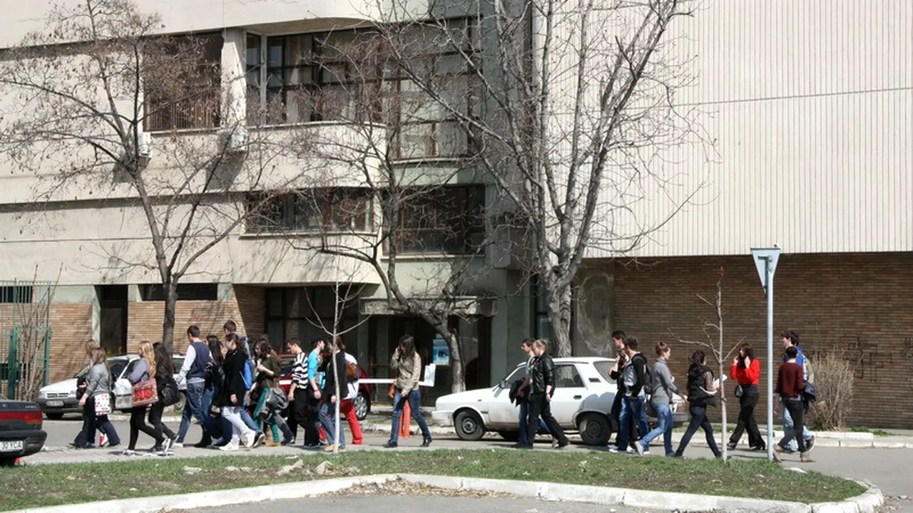 Anchetă în cazul unui medic de familie la care ar fi fost înscriși, fără să știe, sute de studenți