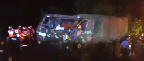 Trei militari au murit, după ce un camion al Armatei a căzut într-o râpă de 40 de metri, din Argeș. Tudose: „Este impardonabil să nu avem elicopter pe timp de noapte. LIVE