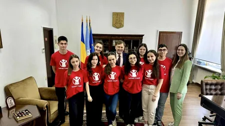 Ministrul Sănătății, Alexandru Rafila, vizitat la birou de adolescenți din organizația Salvați Copiii: „Visurile voastre trebuie să devină realitate”