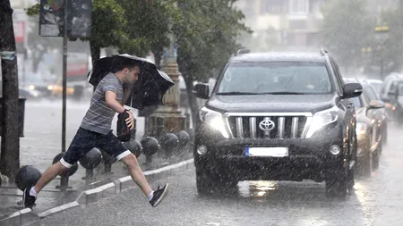 COD GALBEN de ploi, în opt județe. ANM, prognoză meteo specială pentru București