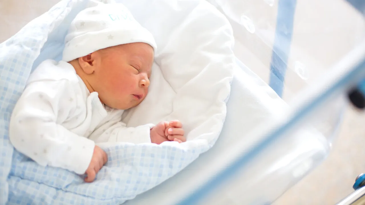 O fetiță are o afecțiune genetică atât de rară încât medicii au trebuit să o caute pe Google