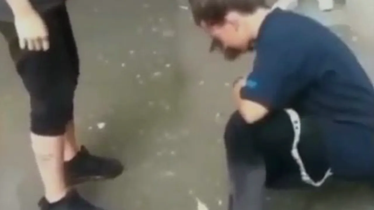 Nou caz de violență între copii. Fată de 16 ani, bătută și jignită de o alta de 13 ani, în Deva (VIDEO)