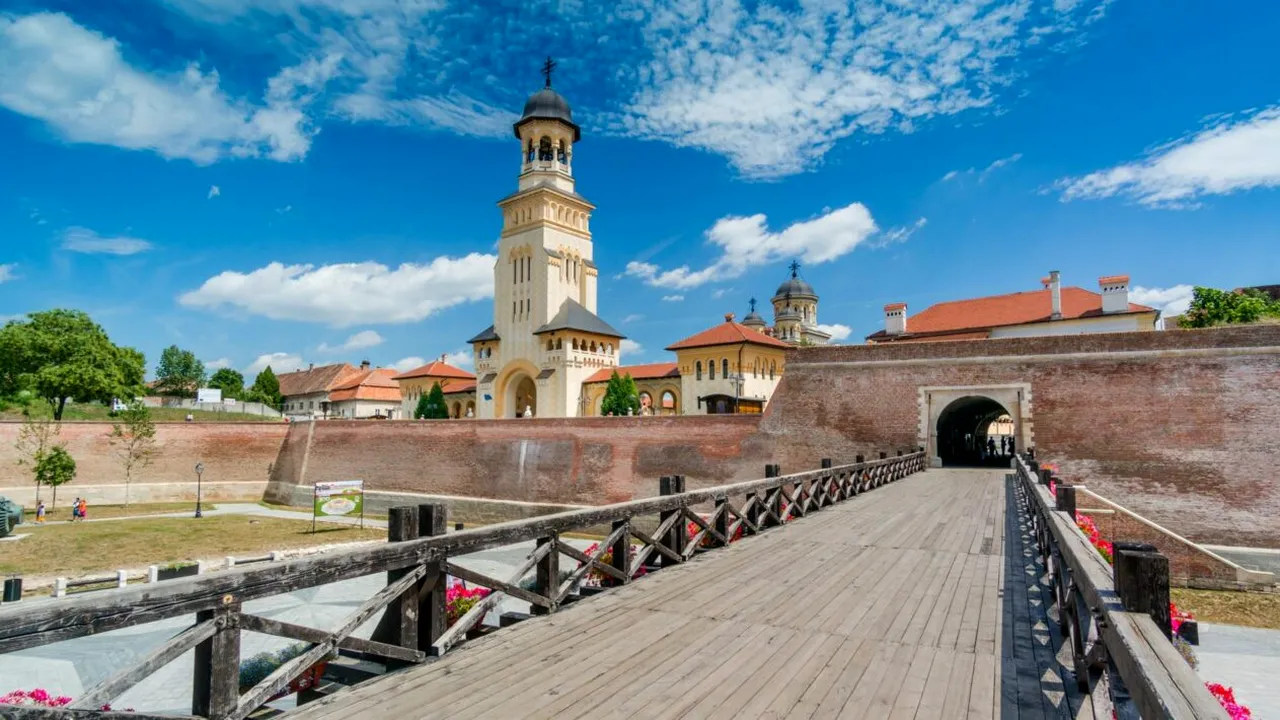 Nu e Malta, e doar o cetate din România care arată că și aici puteau pune lumea la cale cavalerii de odinioară / Turiștii străini, tot mai atrași