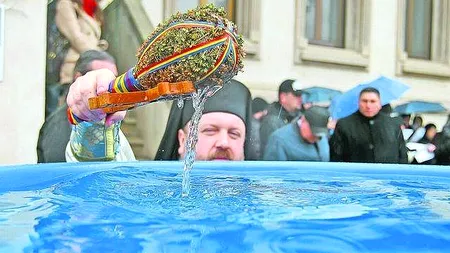 Ce au descoperit cercetătorii despre apa sfințită. STUDIU