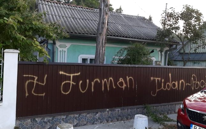 Candidat la primărie, hărțuit cu un mesaj antisemit și zvastica: „Furman jidan-pocăit” - FOTO